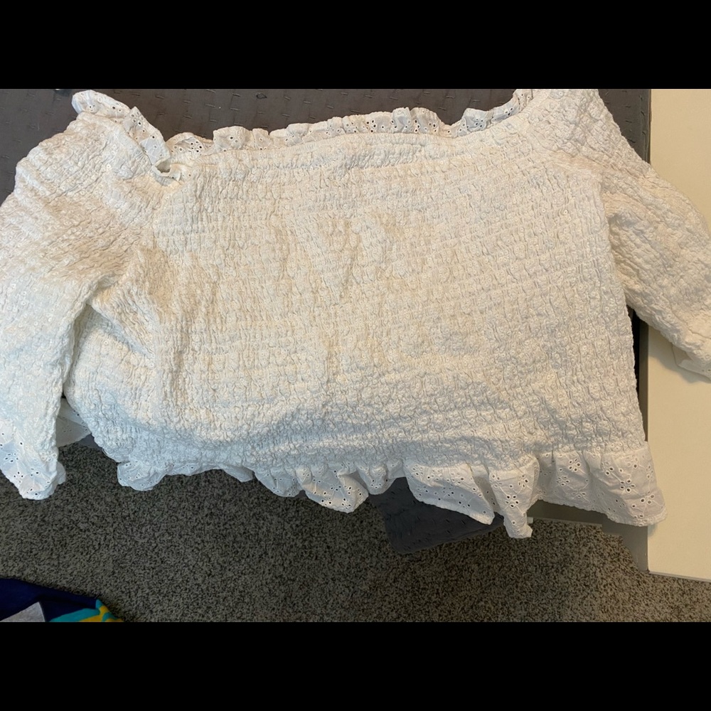American Eagle Off the shoulder top